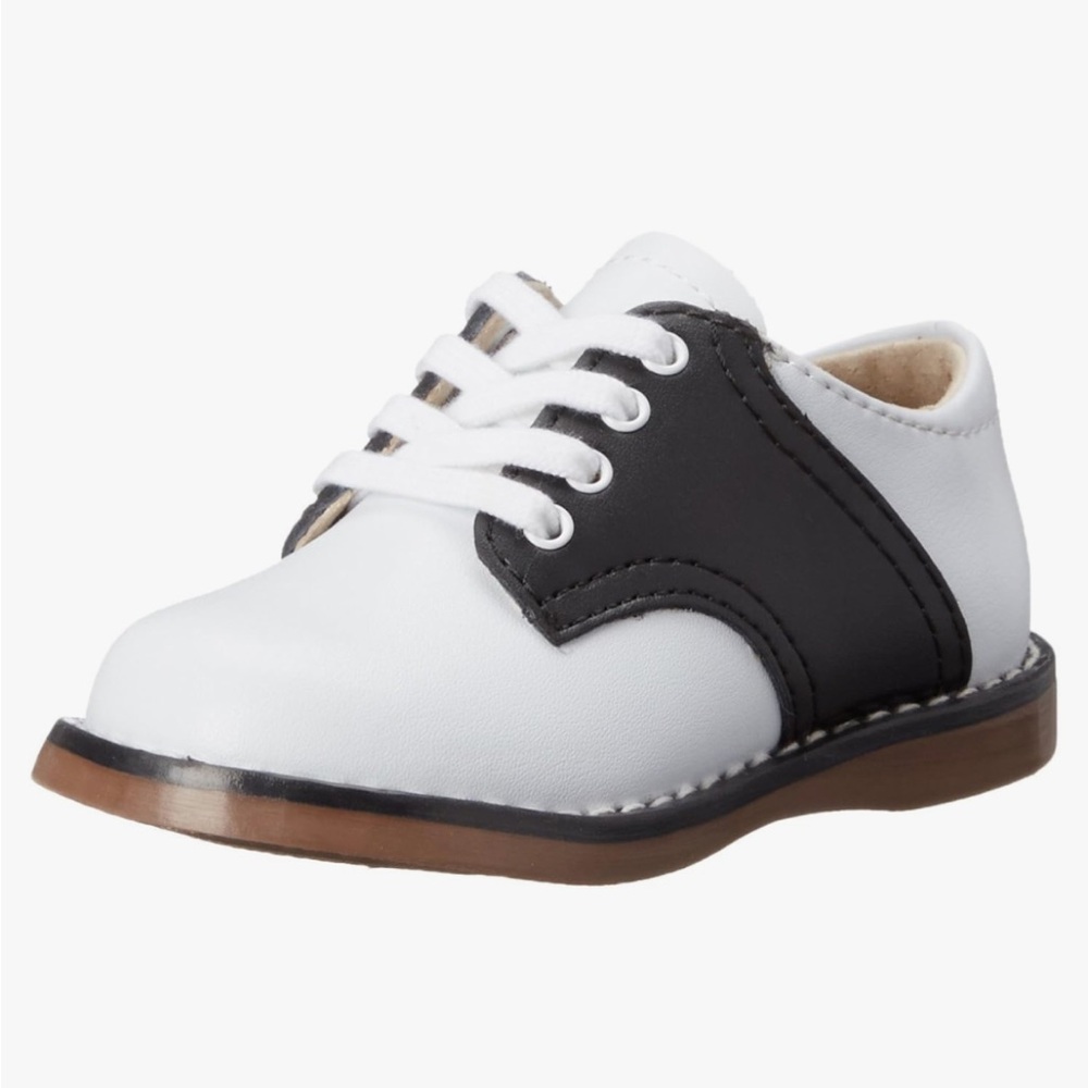 FootMates Black and White Dress Shoes Classic Oxford Design